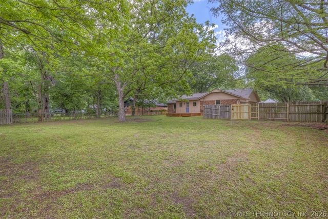 912 S Garfield Avenue, Wagoner, OK 74467