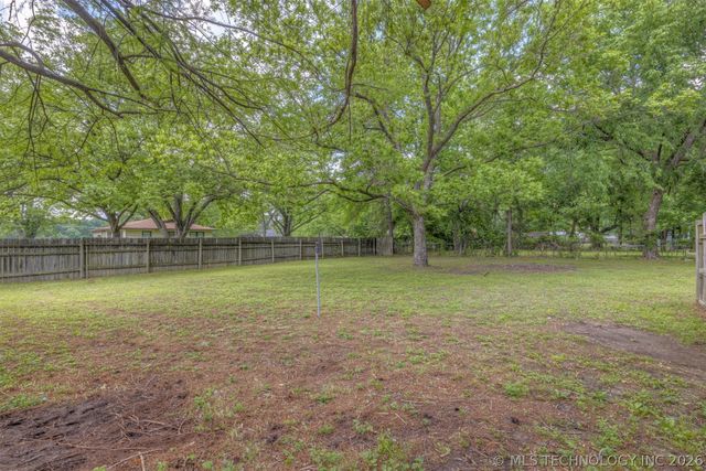 912 S Garfield Avenue, Wagoner, OK 74467