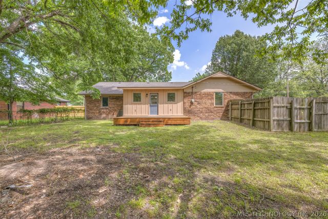 912 S Garfield Avenue, Wagoner, OK 74467