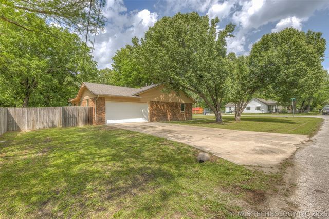 912 S Garfield Avenue, Wagoner, OK 74467