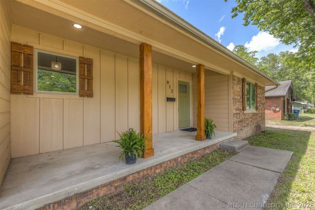 912 S Garfield Avenue, Wagoner, OK 74467