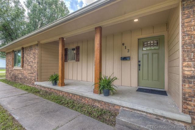 912 S Garfield Avenue, Wagoner, OK 74467