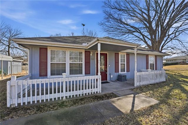 302 E Street, Creighton, MO 64739