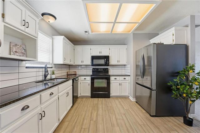 302 E Street, Creighton, MO 64739