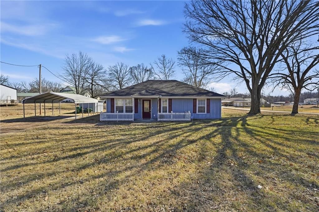 302 E Street, Creighton, MO 64739