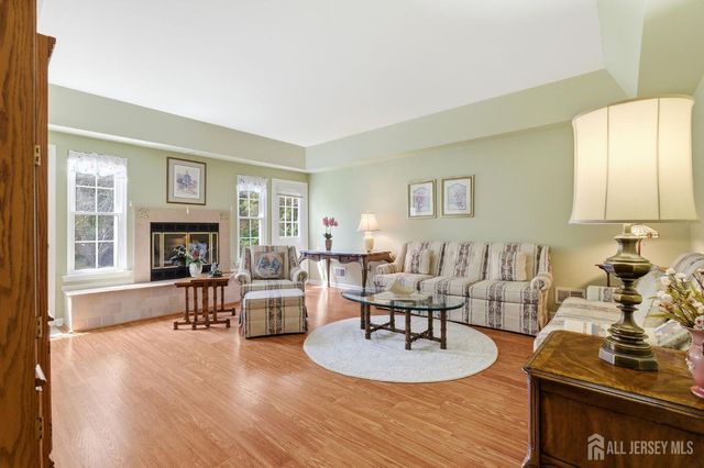 363 Cotswold Place, Franklin, NJ 08873