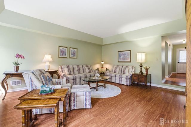 363 Cotswold Place, Franklin, NJ 08873