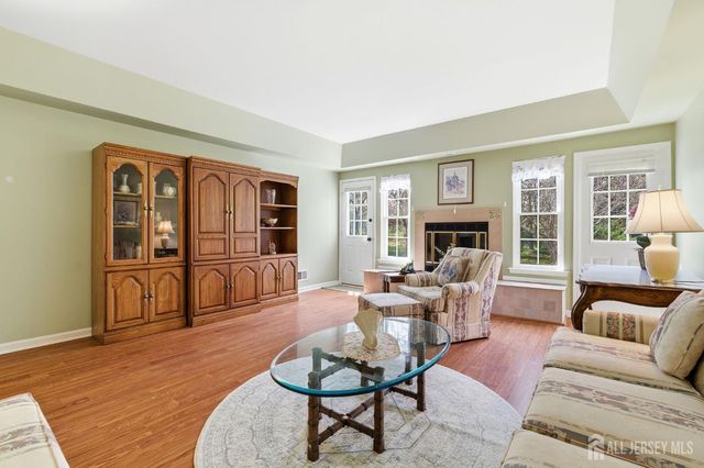 363 Cotswold Place, Franklin, NJ 08873