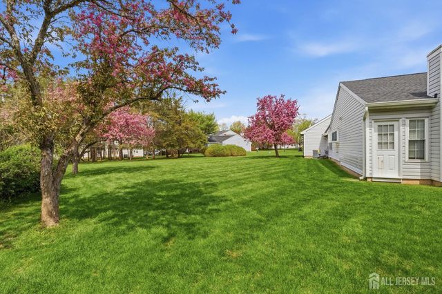 363 Cotswold Place, Franklin, NJ 08873