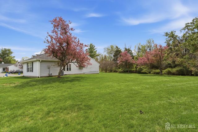 363 Cotswold Place, Franklin, NJ 08873