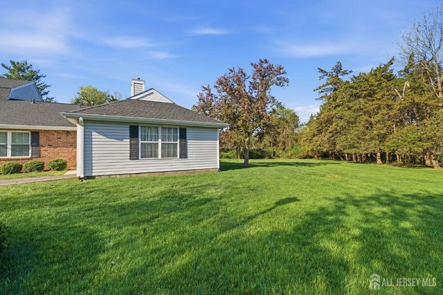 363 Cotswold Place, Franklin, NJ 08873