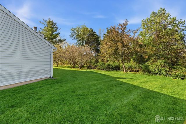 363 Cotswold Place, Franklin, NJ 08873