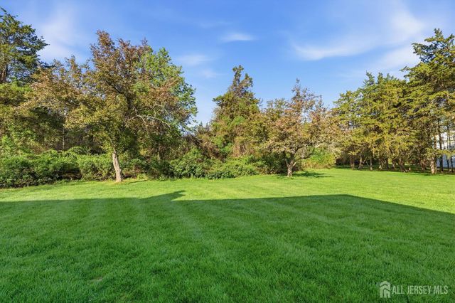 363 Cotswold Place, Franklin, NJ 08873