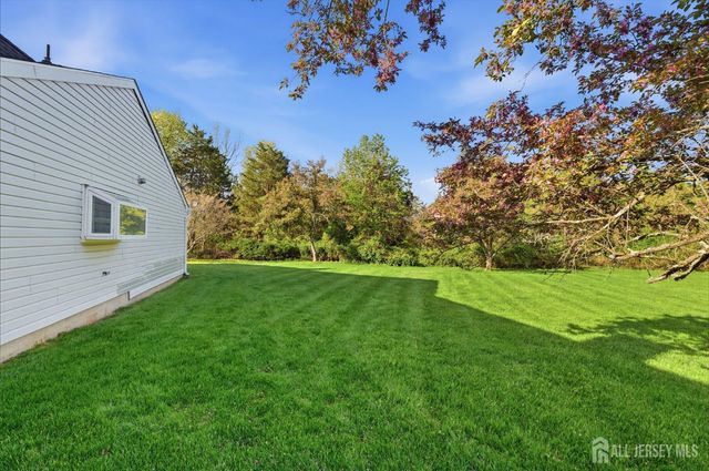 363 Cotswold Place, Franklin, NJ 08873