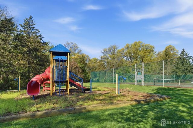 363 Cotswold Place, Franklin, NJ 08873