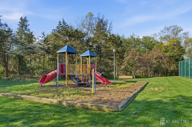 363 Cotswold Place, Franklin, NJ 08873