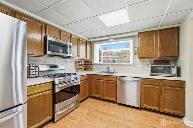 363 Cotswold Place, Franklin, NJ 08873