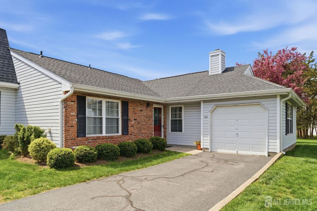 363 Cotswold Place, Franklin, NJ 08873