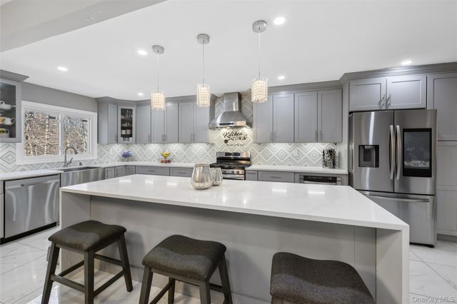 1061 Fordham Lane, Woodmere, NY 11598