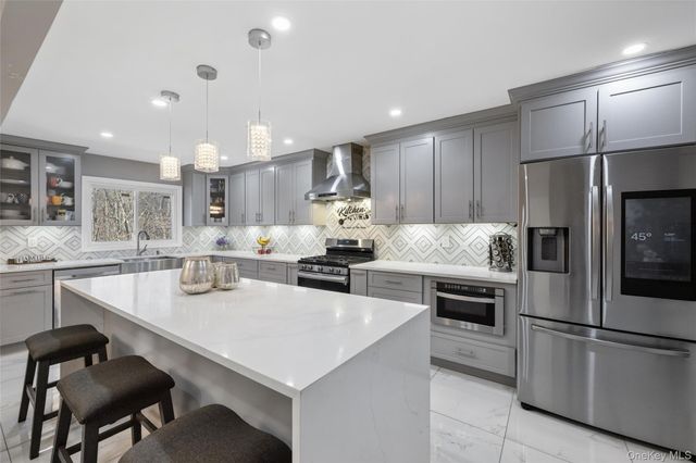 1061 Fordham Lane, Woodmere, NY 11598