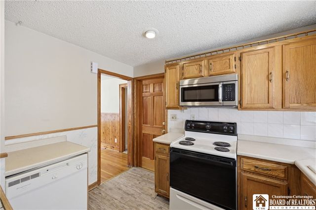 218 Sanders Road, Buffalo, NY 14216