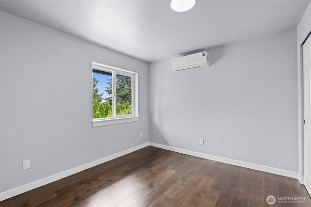 5801 214th St SW, Mountlake Terrace, WA 98043