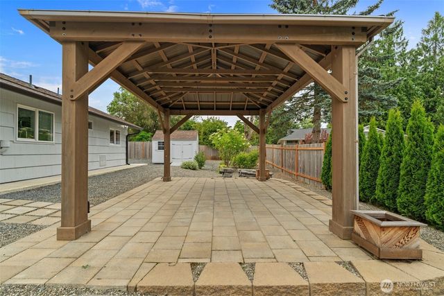 5801 214th St SW, Mountlake Terrace, WA 98043