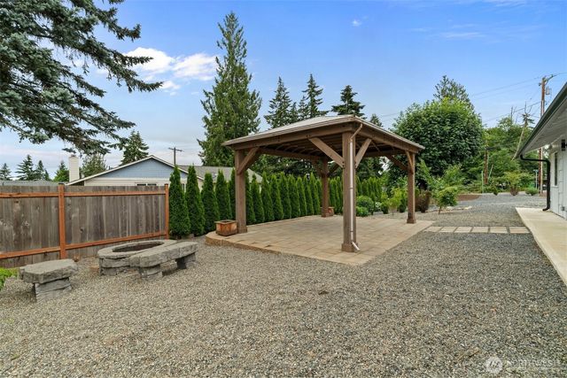 5801 214th St SW, Mountlake Terrace, WA 98043