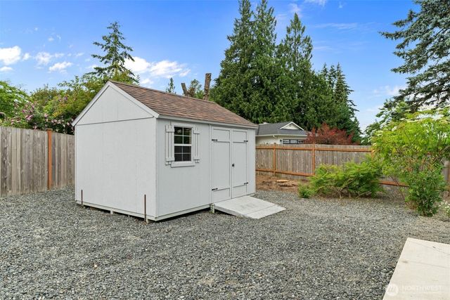 5801 214th St SW, Mountlake Terrace, WA 98043