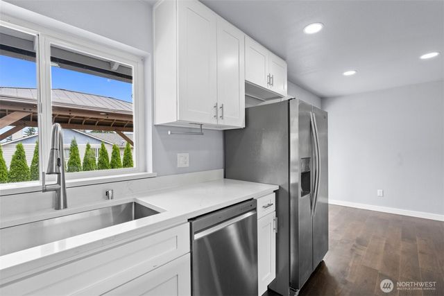 5801 214th St SW, Mountlake Terrace, WA 98043
