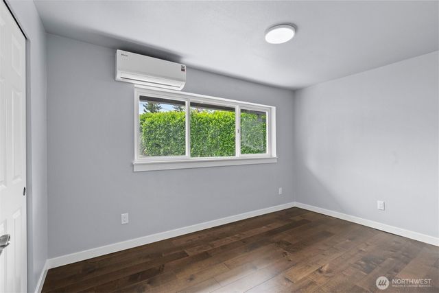 5801 214th St SW, Mountlake Terrace, WA 98043
