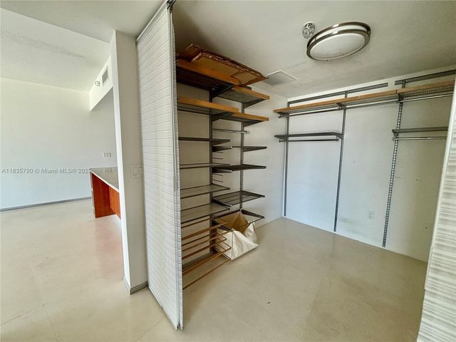 185 SW 7th St 3404, Miami, FL 33130