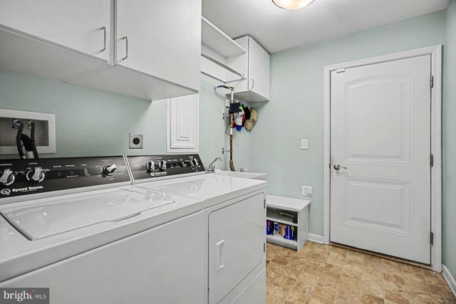 468 RESOLUTION DR, Lititz, PA 17543