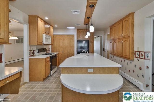 1364 Hickory Road, Lower Macungie Twp, PA 18062