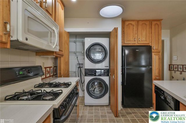 1364 Hickory Road, Lower Macungie Twp, PA 18062