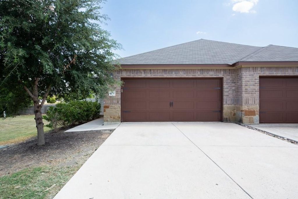 153 JOANNE LOOP A, Buda, TX 78610