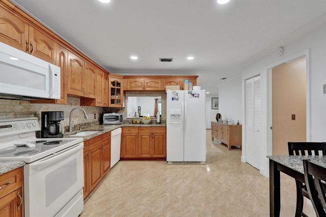 6134 E Wauconda Way E, Lake Worth, FL 33463