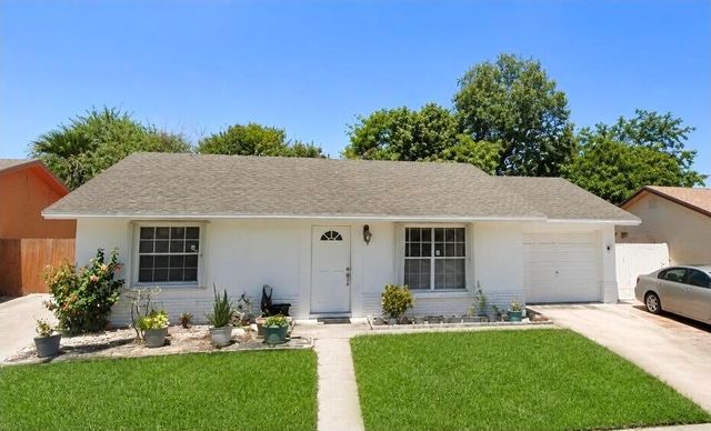 6134 E Wauconda Way E, Lake Worth, FL 33463