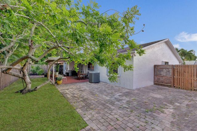 6134 E Wauconda Way E, Lake Worth, FL 33463