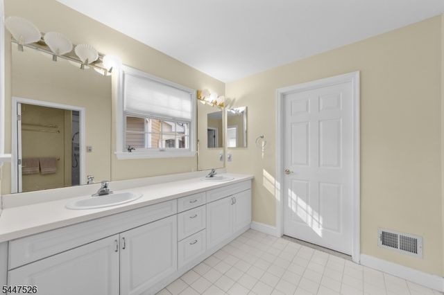 47 Hedge Row Rd, Plainsboro Twp., NJ 08540