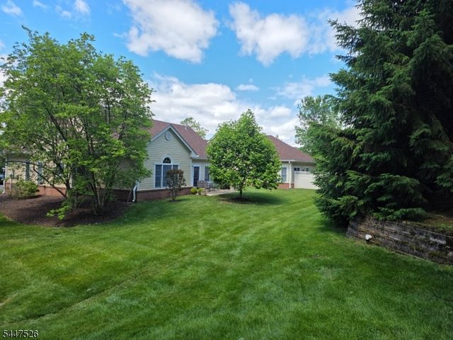 47 Hedge Row Rd, Plainsboro Twp., NJ 08540