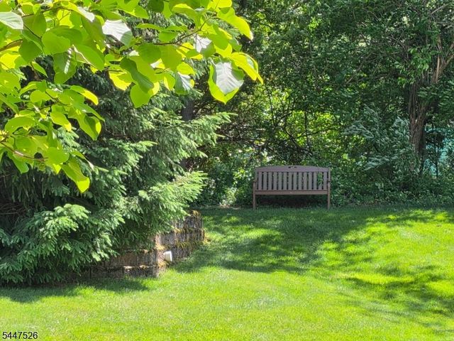 47 Hedge Row Rd, Plainsboro Twp., NJ 08540