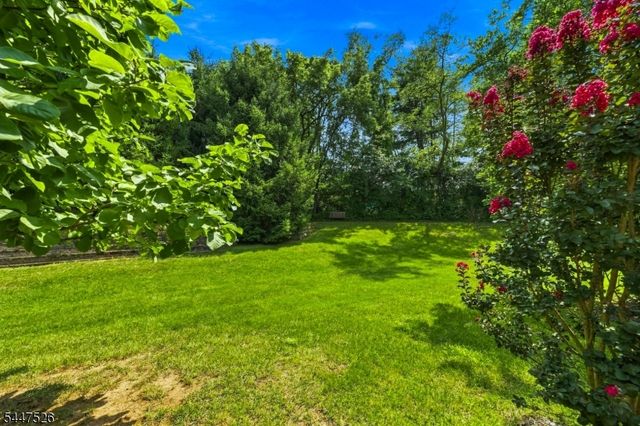 47 Hedge Row Rd, Plainsboro Twp., NJ 08540