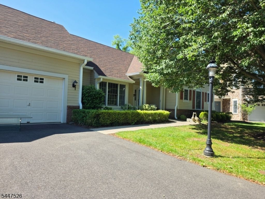 47 Hedge Row Rd, Plainsboro Twp., NJ 08540