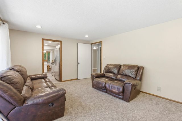 1122 County Road C E, Maplewood, MN 55109
