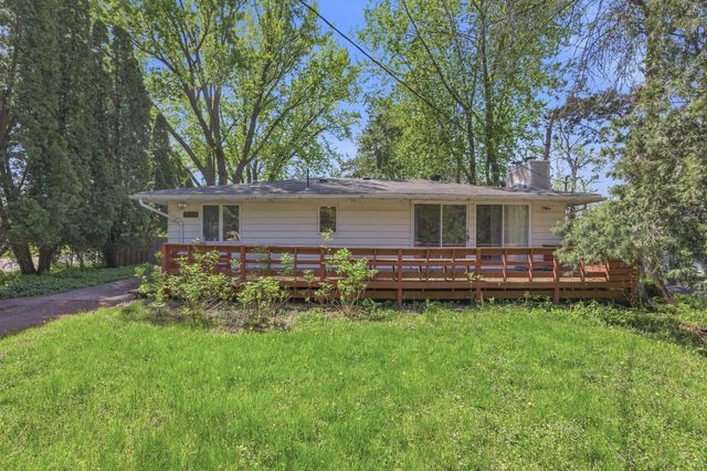 1122 County Road C E, Maplewood, MN 55109