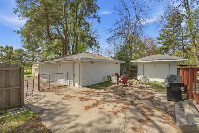 1122 County Road C E, Maplewood, MN 55109