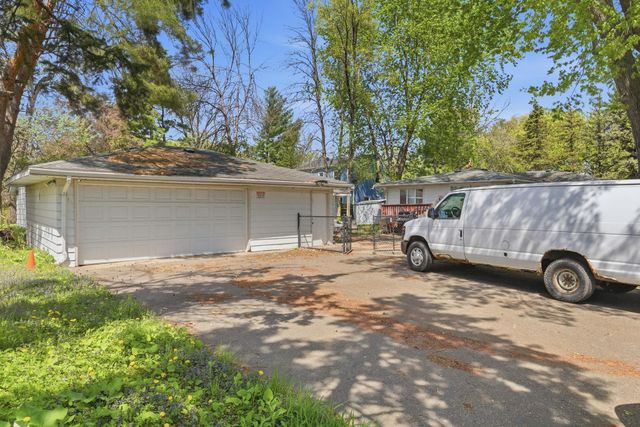 1122 County Road C E, Maplewood, MN 55109