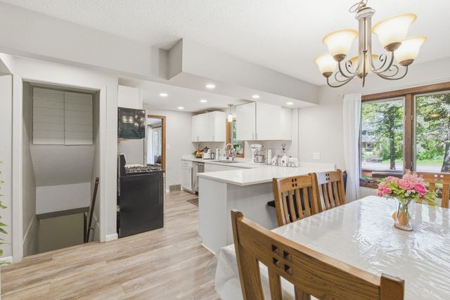 1122 County Road C E, Maplewood, MN 55109