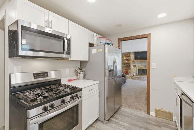 1122 County Road C E, Maplewood, MN 55109